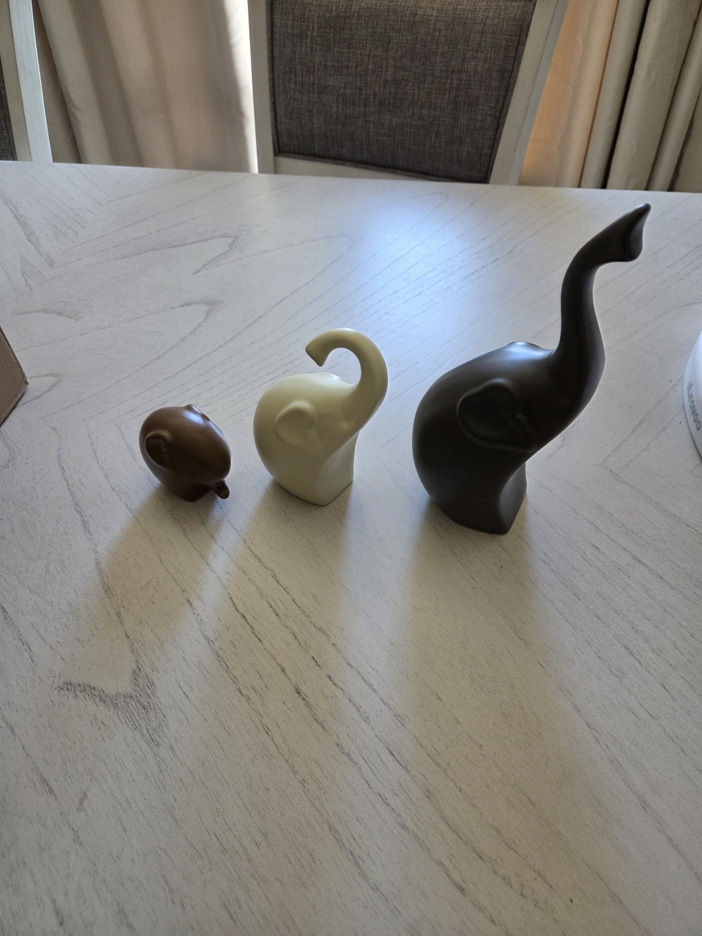 IDORTYBB Elephant Family Sculpture, Ceramic Figurines, Set of Three